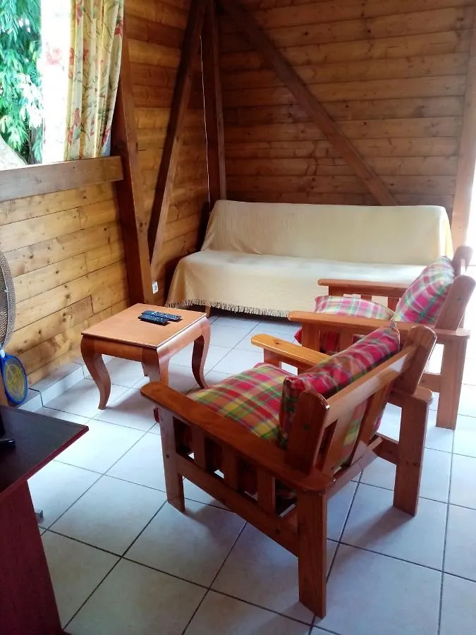 Maison Charmante A Sainte-Anne Avec Jardin. Casa vacanze
